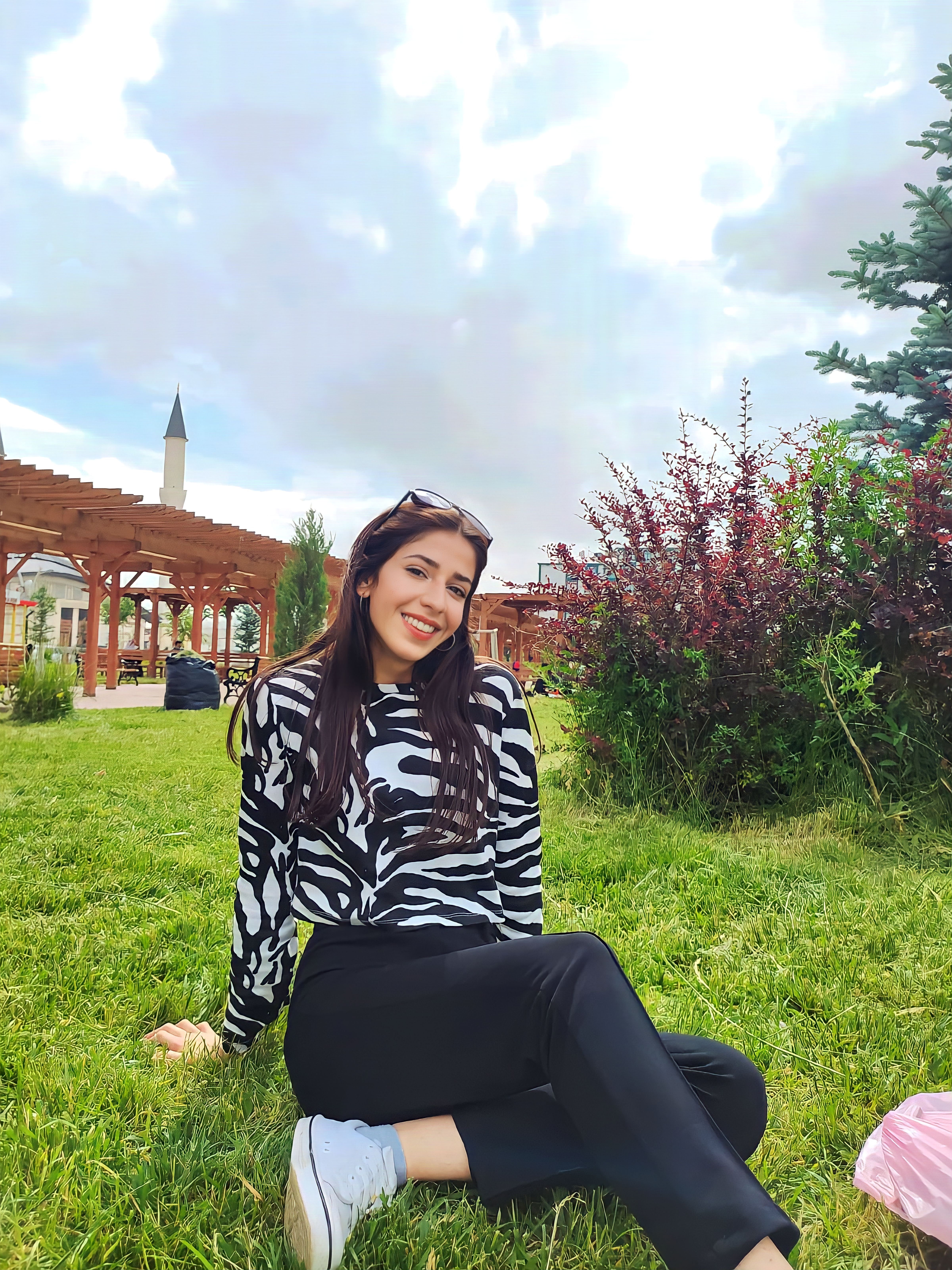 Nazli Efe