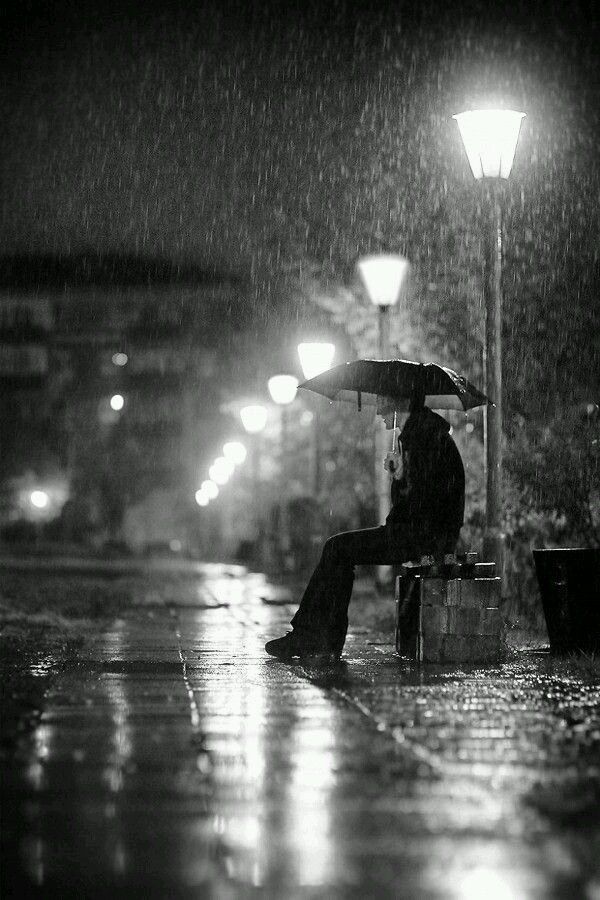 Yağmurdan Kaçan Kız 🌧️