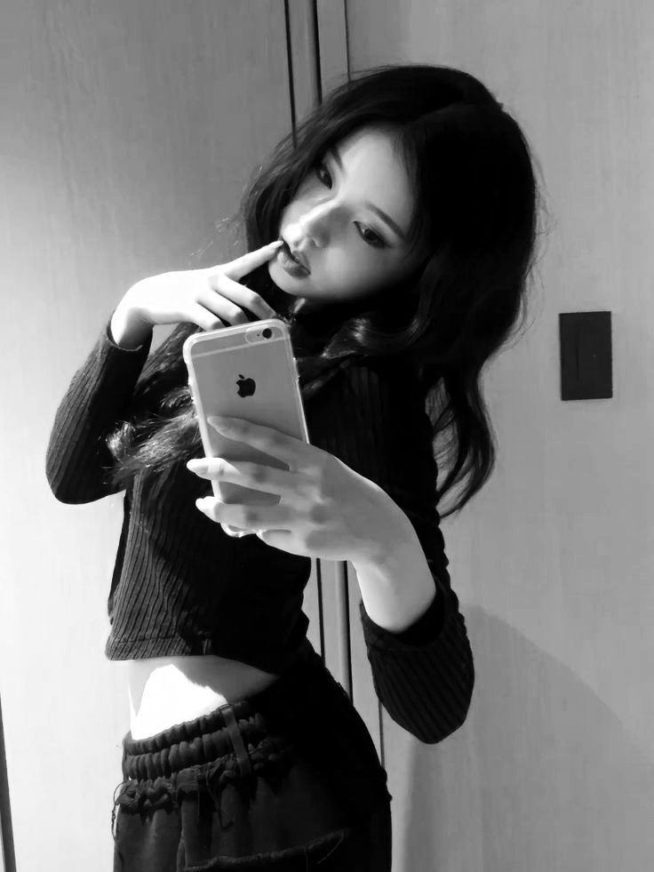 e𝗹𝗼𝗱𝗶𝗲 rowan.