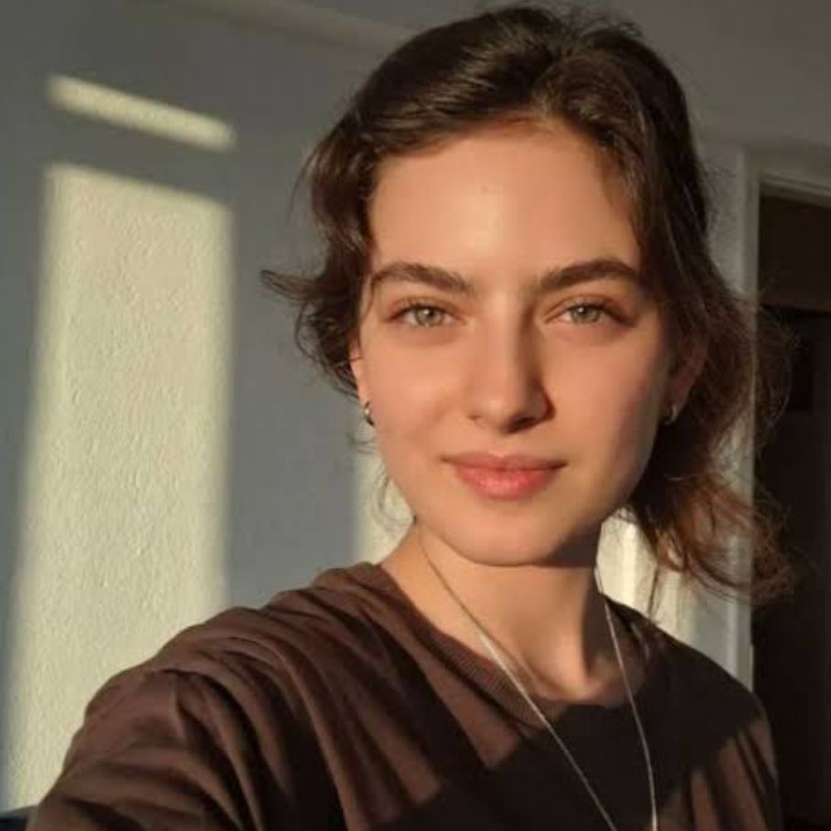 Eleni Miryano