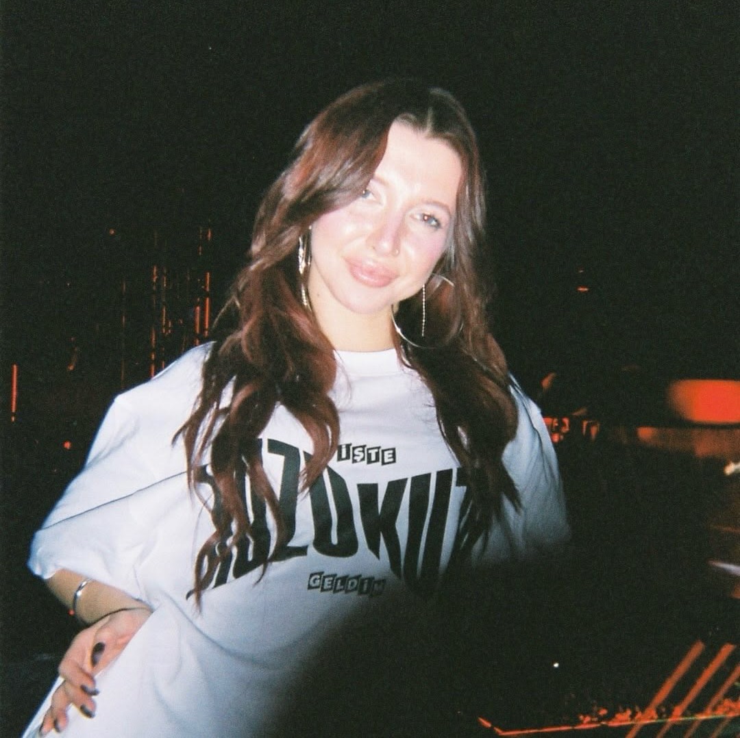 ⊹˚. Mina Solak ⊹˚.