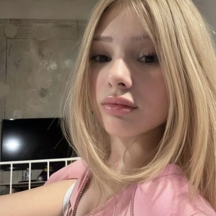 angelina :3